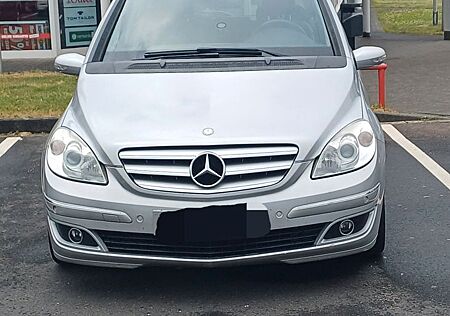 Mercedes-Benz B 200 -Preis auf Verhandlungsbasis