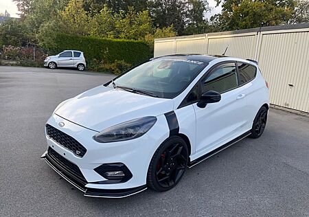 Ford Fiesta ST 1,5 LED Kamera navi Bang& Olufsen