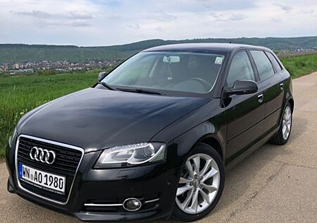 Audi A3 1.6 TDI (DPF) S tronic Attract. Sportb. A...