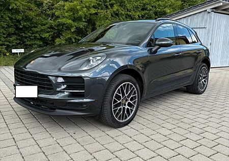 Porsche Macan Sommer-Winterreifen auf Alufelgen
