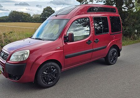 Fiat Doblo 1.4 8V mit elektr. Lift für Rollstuhl