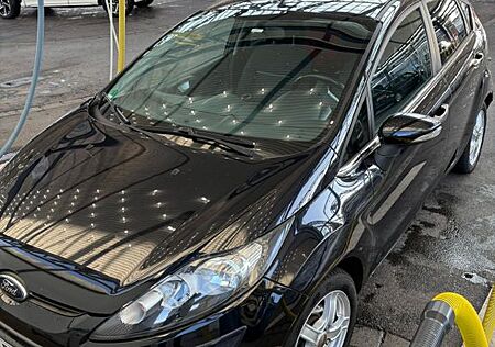 Ford Fiesta 1,6 TDCi 70kW DPF Champions Edition C...