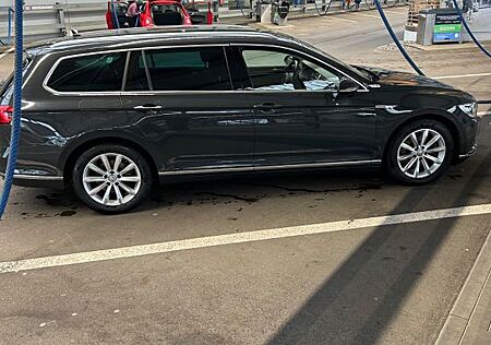 VW Passat Volkswagen 2.0 TDI SCR 176kW DSG 4MOTION Highlin...