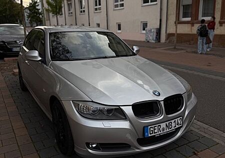 BMW 318i e90