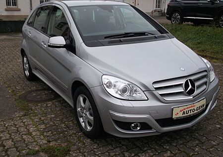 Mercedes-Benz B 170 1.Hd. AHK Neuwertiger Zustand Rentner