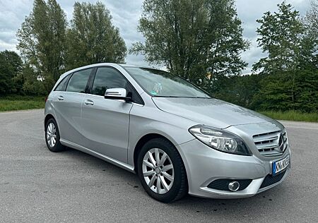 Mercedes-Benz B 180 -