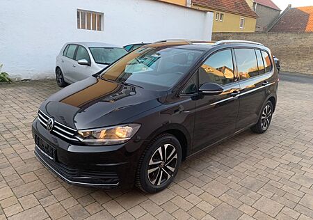 VW Touran Volkswagen AHk Panorama App Co