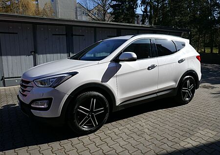 Hyundai Santa Fe Style 2WD Xenon / Navi