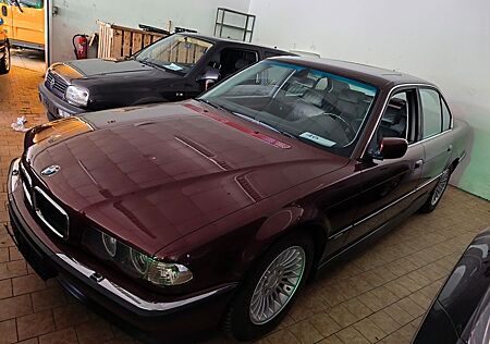 BMW 740i