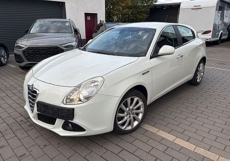 Alfa Romeo Giulietta Turismo Automatic -Xenon-Leder-PDC-