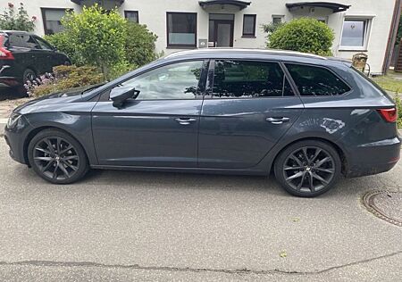 Seat Leon 1.5 ST FR SHZ,Pano,AHK,Voll Dig,Alca,8F