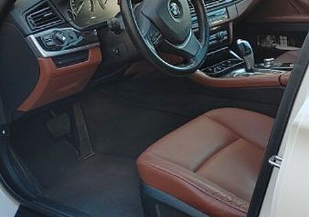 BMW 520 HUD, Softclose, Panorama, Navi Prof, Automatic