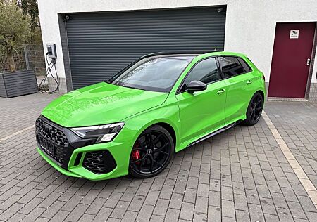 Audi RS3 Sportback 2.5 TFSI quattro -Keramik-Pano-HUD