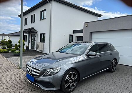 Mercedes-Benz E 220 E 220d T AVANTGARDE Autom. AVANTGARDE