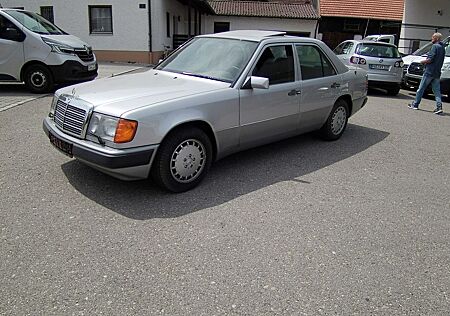 Mercedes-Benz 220 E