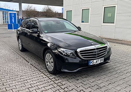 Mercedes-Benz E 220 d T Autom. Multibeem / Widescreen / AHK.
