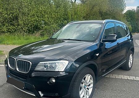 BMW 320 X3 2.0d xDrive Schwarz Vollleder Navi AHK