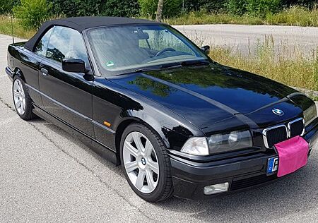 BMW 320i Cabrio schwarz (schöner 6 Zylinder)