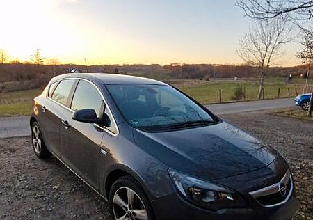 Opel Astra AstraJ 1.4 Turbo 140PS*SteuerketteNEU*TÜV 05/26*