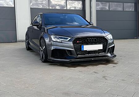 Audi RS3 / Matrix LED / 280kmh / RS Pakete / B&O