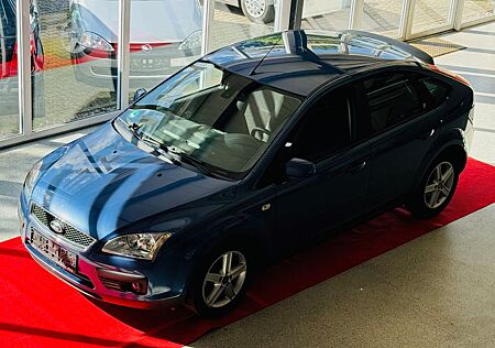 Ford Focus Lim. Ghia -TÜV neu - sehr sparsam