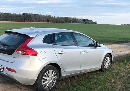 Volvo V40 D2 Garantie, TÜV Navi, PDC, Winter