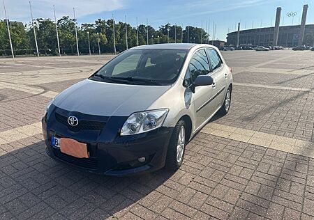Toyota Auris 1.6-l-Dual-VVT-i silber TÜV 07/26 AHK