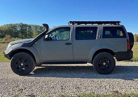 Nissan Pathfinder 2.5 dCi DPF SE