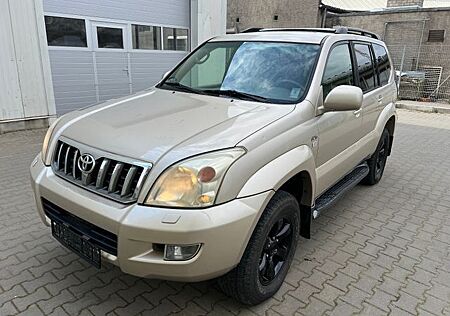 Toyota Land Cruiser 3.0 D-4D C.Leder.Navi.6 Sitzer
