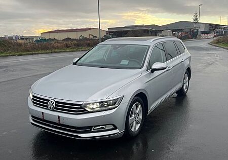 VW Passat Variant Volkswagen Passat Highline DSG DCC LED Virtual Pano StHz