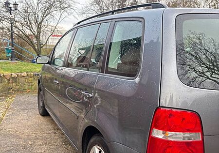 VW Touran Volkswagen 2.0 TDI DSG Highline Highline