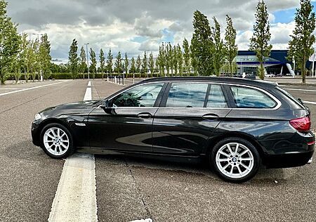 BMW 520d xDrive Touring A Luxury Line Luxury Line