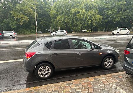 Opel Astra 1.4 ecoFLEX 150 Jahre 74kW 150 Ja...