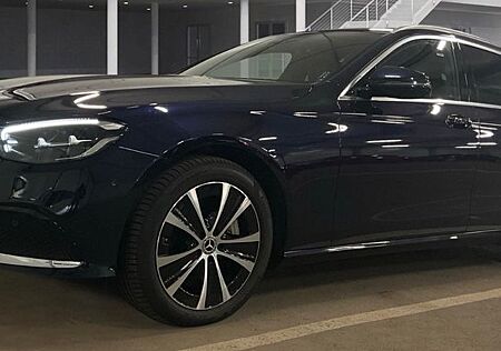 Mercedes-Benz E 300 de Avantgarde/ Schiebedach/Massage/Leder