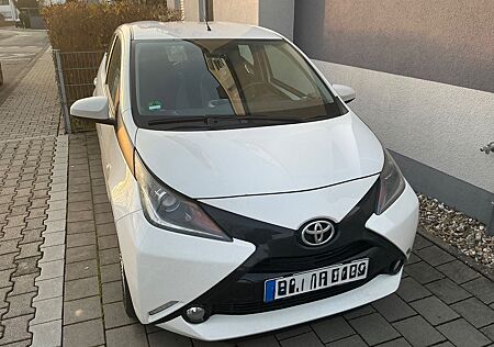 Toyota Aygo (X) Aygo (X) 1,0-l-VVT-i x-play touch x-play touch