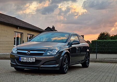 Opel Astra GTC 1.4 Multimedia-CarPlay-Park Camera
