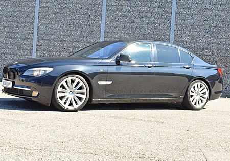 BMW 750i *M-SPORT-PAKET*KLIMA*NAVI*HEAD-UP*KAMERA*PDC
