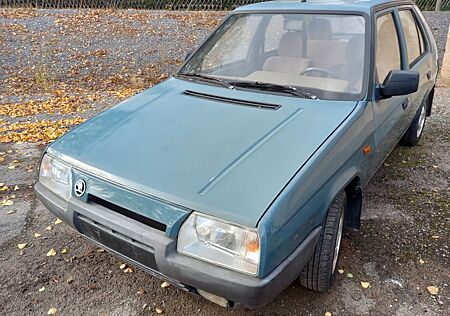 Skoda Favorit als Klassiker grau 1,3 54 PS Bj. 1991