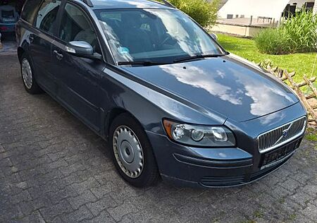 Volvo V50 2.0D 8-fach bereift, AHK, Kupplung neu