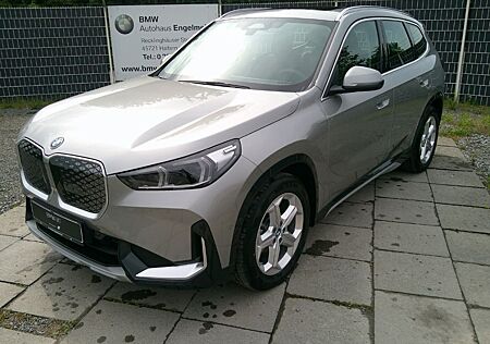 BMW iX1 20eDrive Panoramadach AHK el. Driv.Assist!