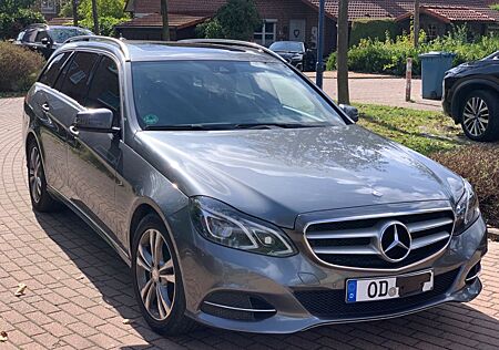 Mercedes-Benz E 220 BlueTEC 4MATIC T Autom. -