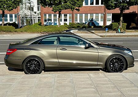 Mercedes-Benz E 250 CGI BlueEFFICIENCY, Kamera, AHK, Sitzbelüf