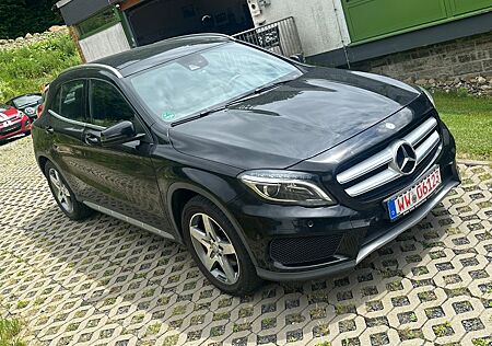 Mercedes-Benz GLA 220 GLA AMG line LED 4Matic Pano