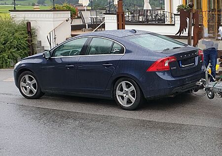 Volvo S60 D3 Summum AUT AHK RADAR LEDER e.SITZE XENON