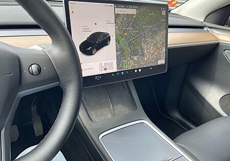 Tesla Model Y Große Reichweite - Allradantrieb -