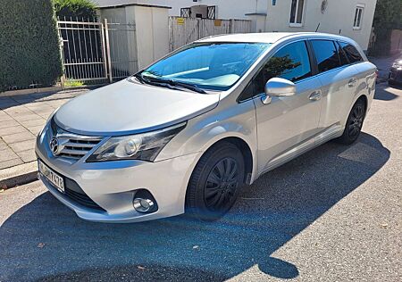 Toyota Avensis Combi 1,8-l-Valvematic Life/Sol