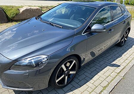 Volvo V40 D3 2.0 Momentum Automatik Navi Kamera 130kW