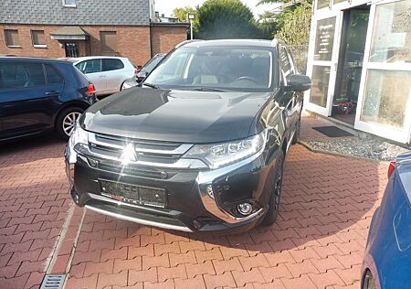 Mitsubishi Outlander PHEV Top 4WD mit Original 60000km Top
