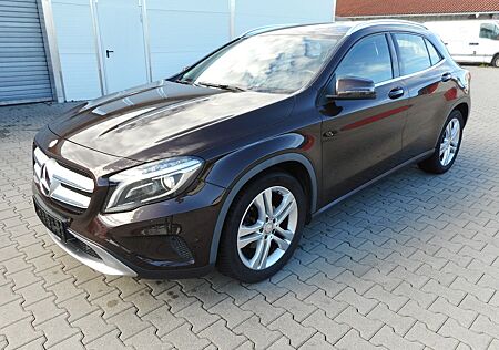 Mercedes-Benz GLA 200 Bi-Xenon Navi werkstattgepflegt