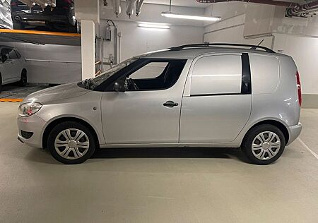 Skoda Praktik 1.6 DIESEL, KLIMA, AHK, SCHECKHEFT